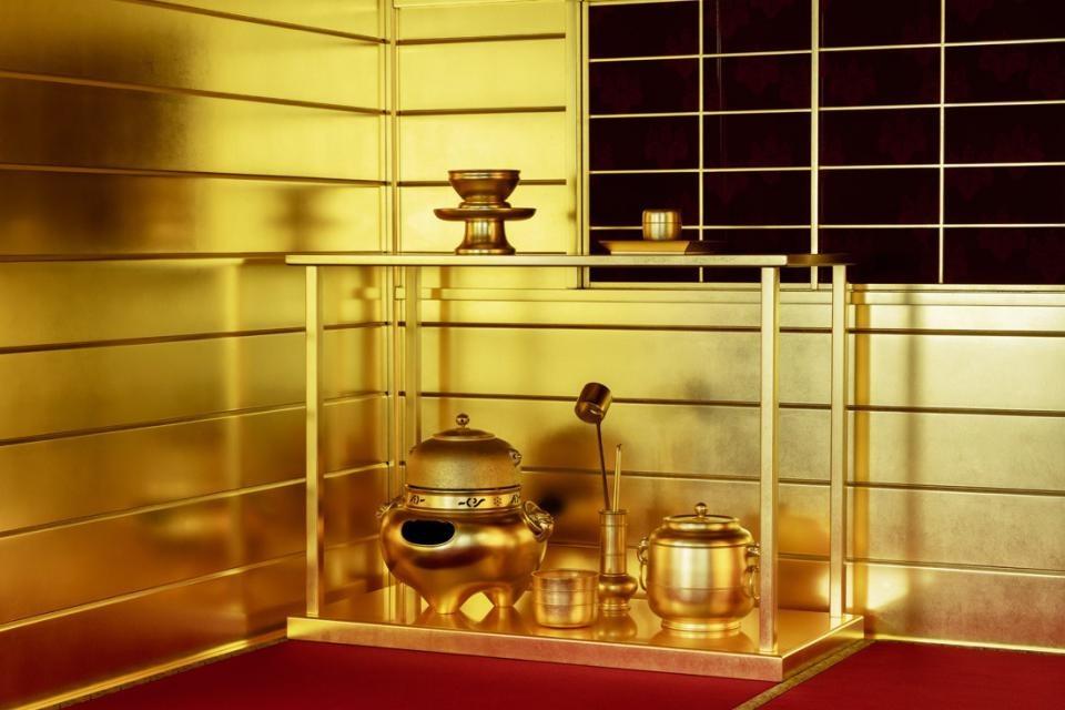 写真：黄金の茶器