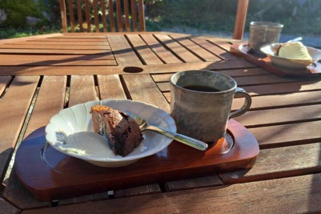 写真：コーヒーとケーキを休憩時間に
