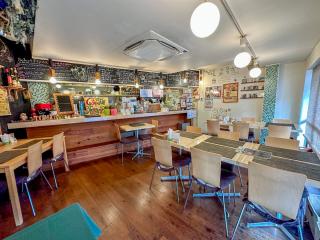 写真：カフェ トミタの店内