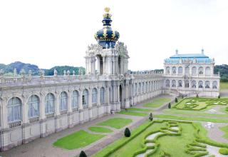 写真：ドイツのバロック様式を模したツヴィンガー宮殿の様子