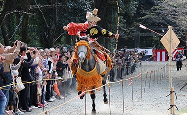 写真：白石神社時代まつり 奉納流鏑馬の様子