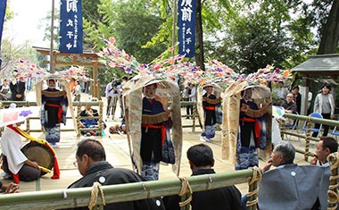 写真：白鬚神社の田楽の様子