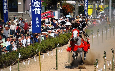 写真：武雄神社の流鏑馬の様子