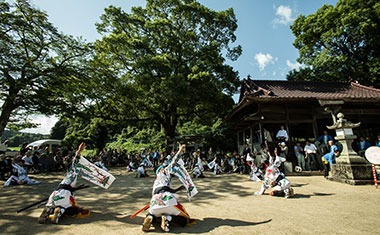 写真：宇土手(うとで)の荒踊の様子