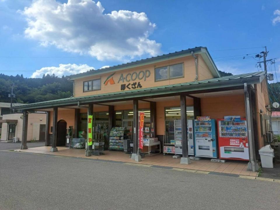 写真：A-COOPほくざん店の正面外観