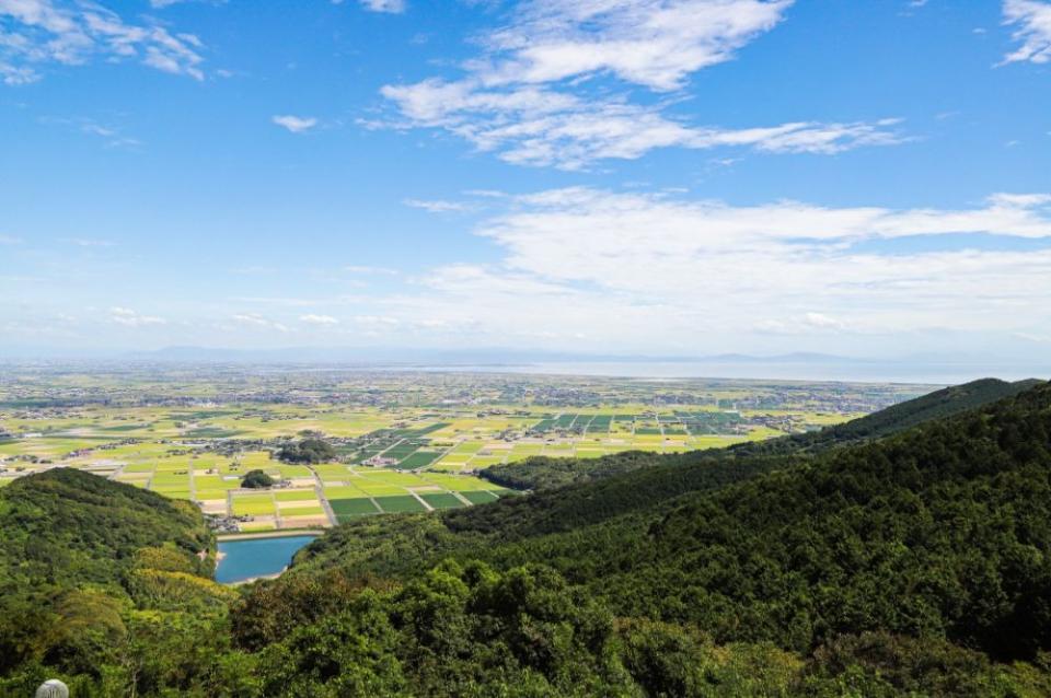 写真：肥前犬山城展望所から佐賀平野と青空を望む風景