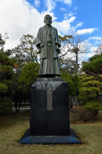 画像：神野公園内に建立されている江藤新平像