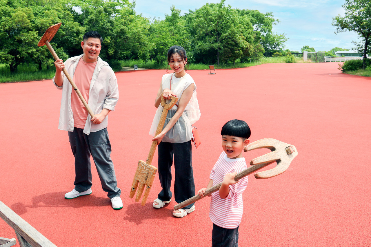 写真：木製農具のレプリカ