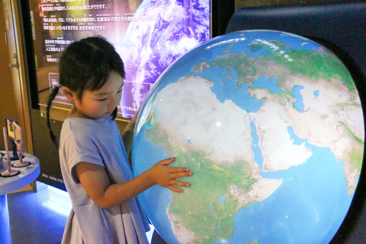 写真：デジタル地球儀