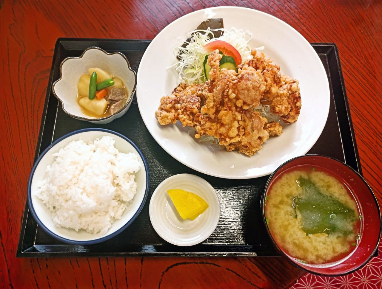 写真：人気のカラアゲ定食