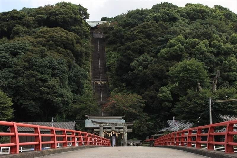 写真：赤い橋の欄干