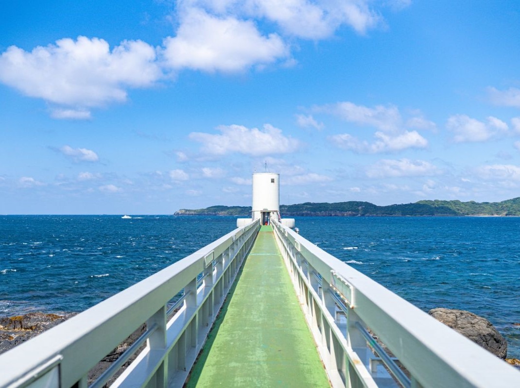 【画像】玄海海中展望塔へ続く通路の画像