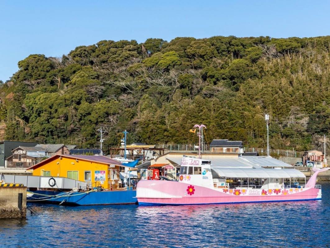 【画像】海に浮かぶ マリンパル呼子ジーラ（ピンク）