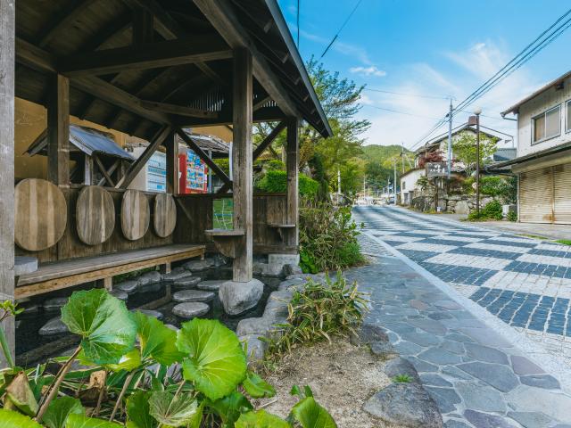 写真：古湯・熊の川の町並み