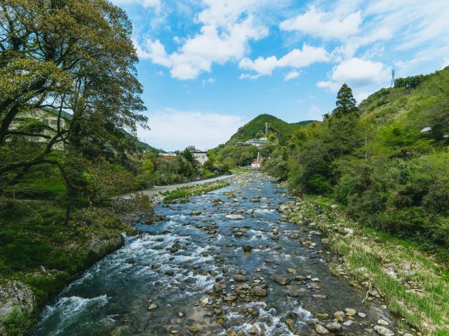 写真：古湯・熊の川の町並み