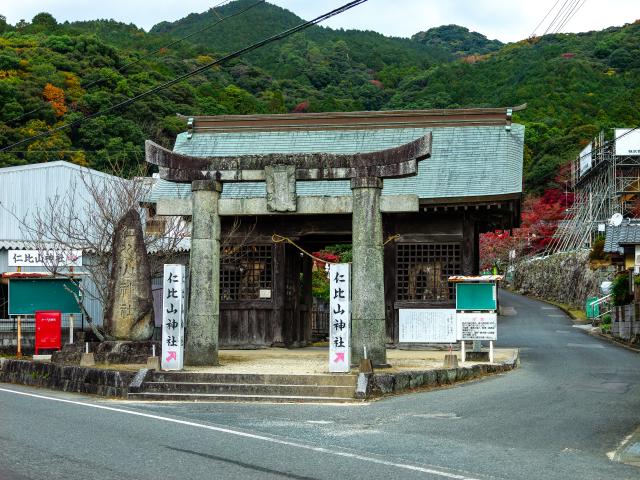 写真：仁比山神社