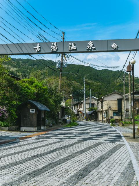 写真：古湯・熊の川の町並み