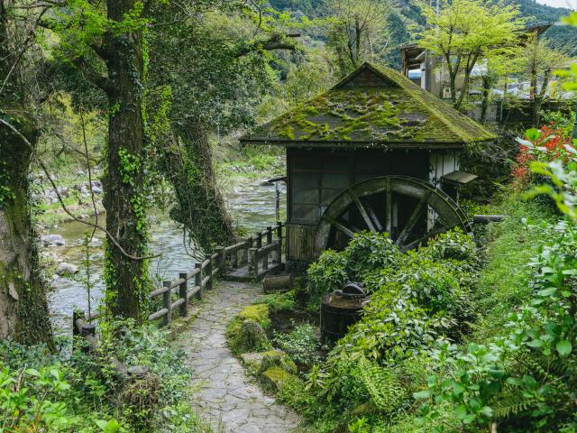 写真：古湯・熊の川の町並み