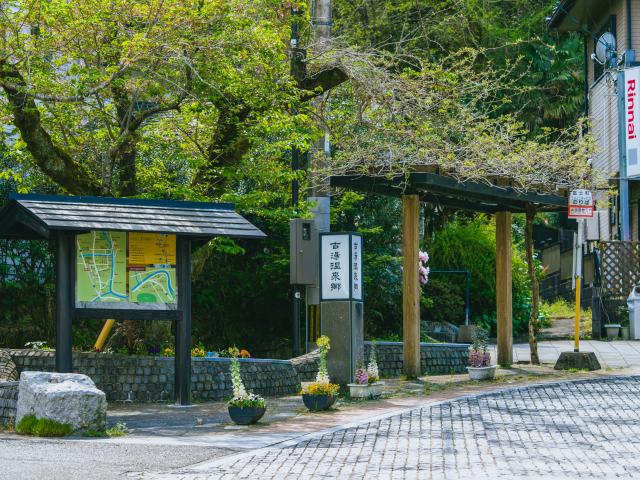 写真：古湯・熊の川の町並み