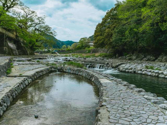 写真：古湯・熊の川の町並み