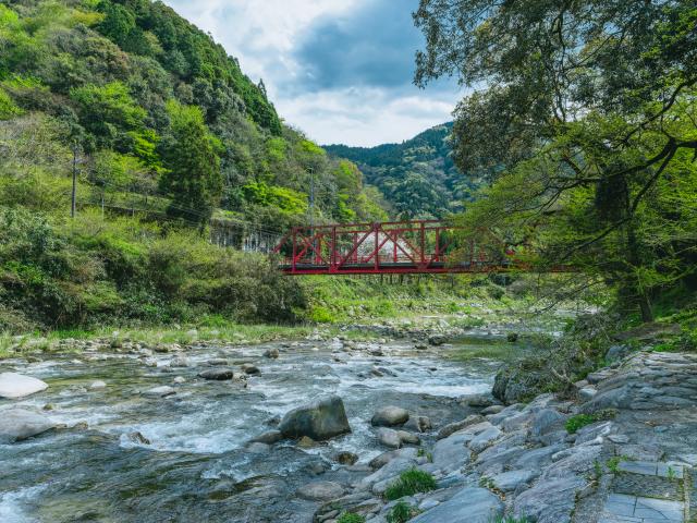 写真：古湯・熊の川の町並み