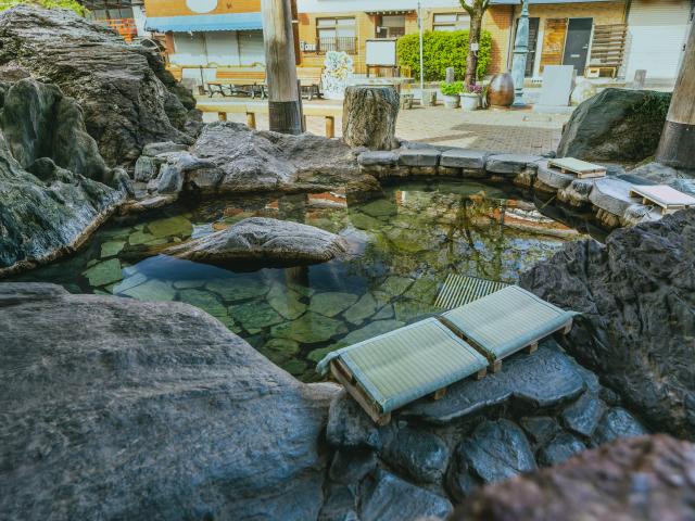 写真：湯遊広場　シーボルトのあし湯