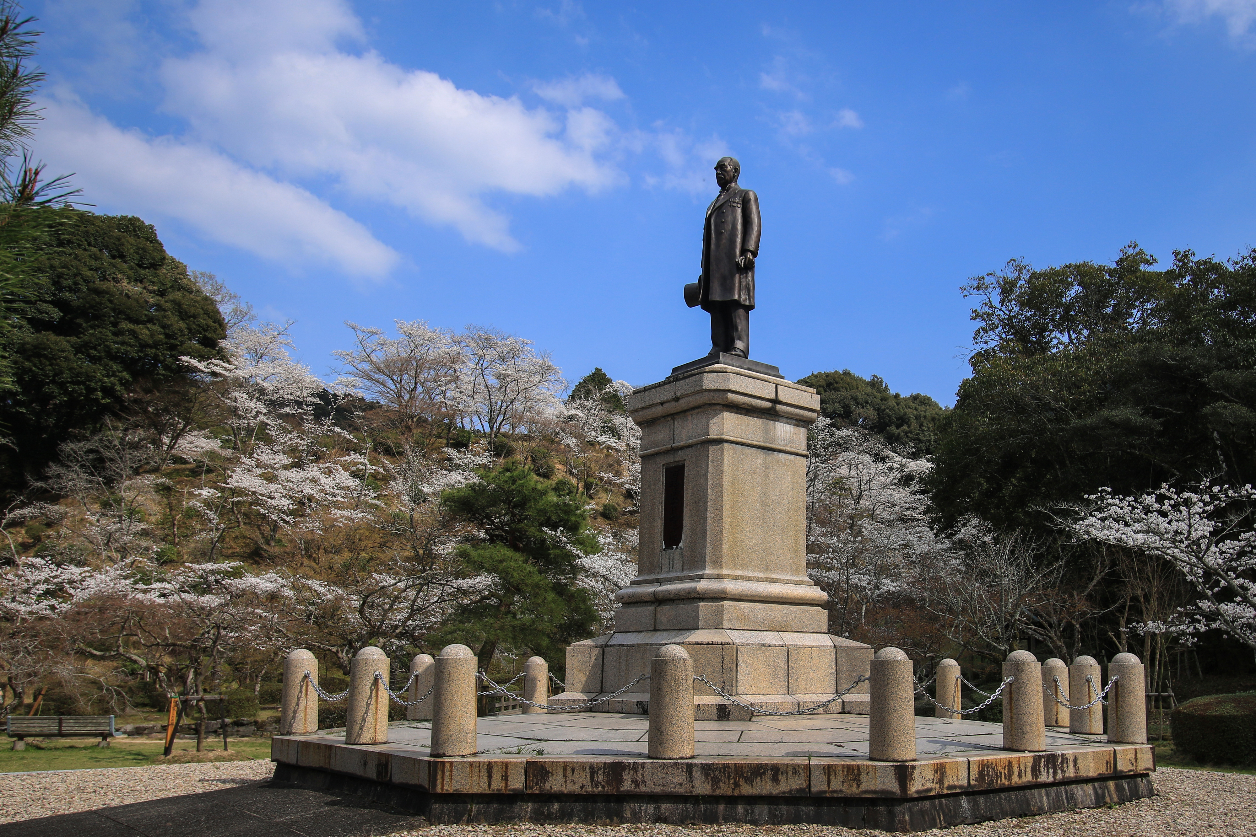 画像:西渓公園・高取伊好像の写真