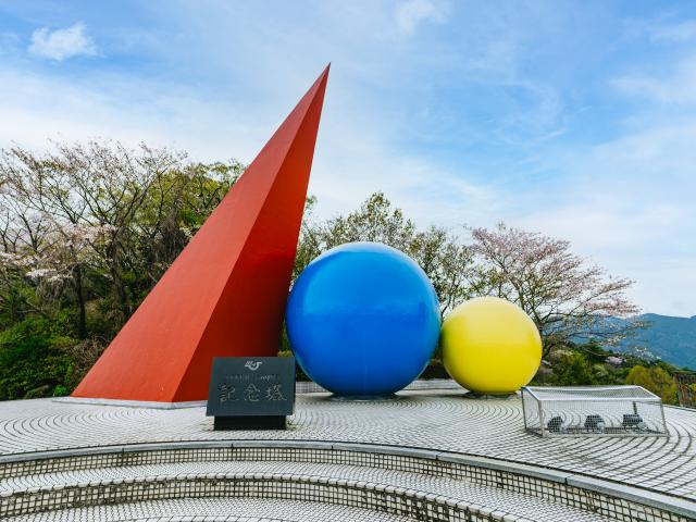 写真：村制施行100周年記念塔の桜（千本桜）