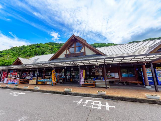 写真：道の駅厳木 「風のふるさと館」