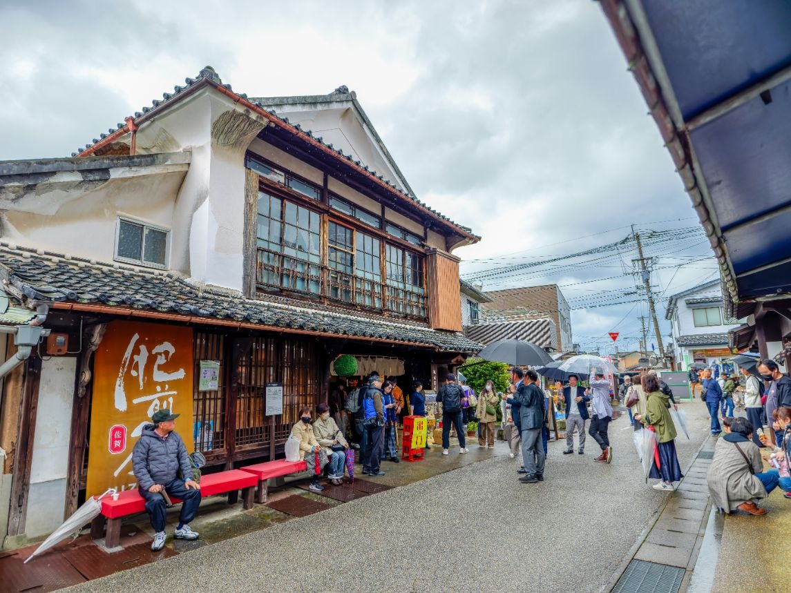 写真：鹿島酒蔵ツーリズム開催中の多くの客でにぎわう肥前浜の風景（その1）