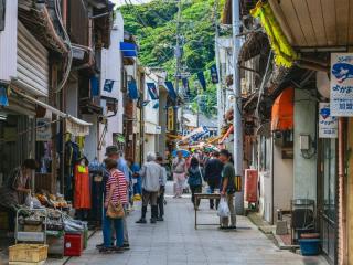 写真：賑わう朝市の様子