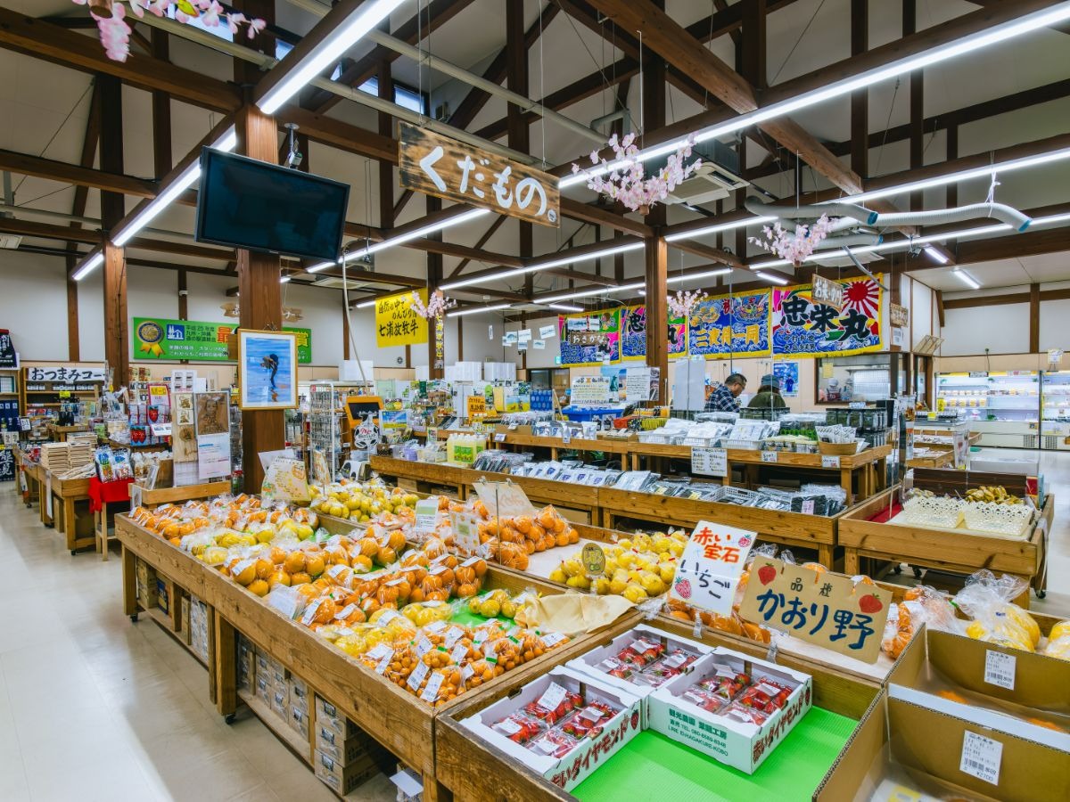 写真：店内のくだもの売り場