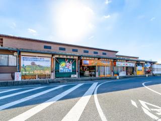 写真：正面から見た道の駅たらふく館